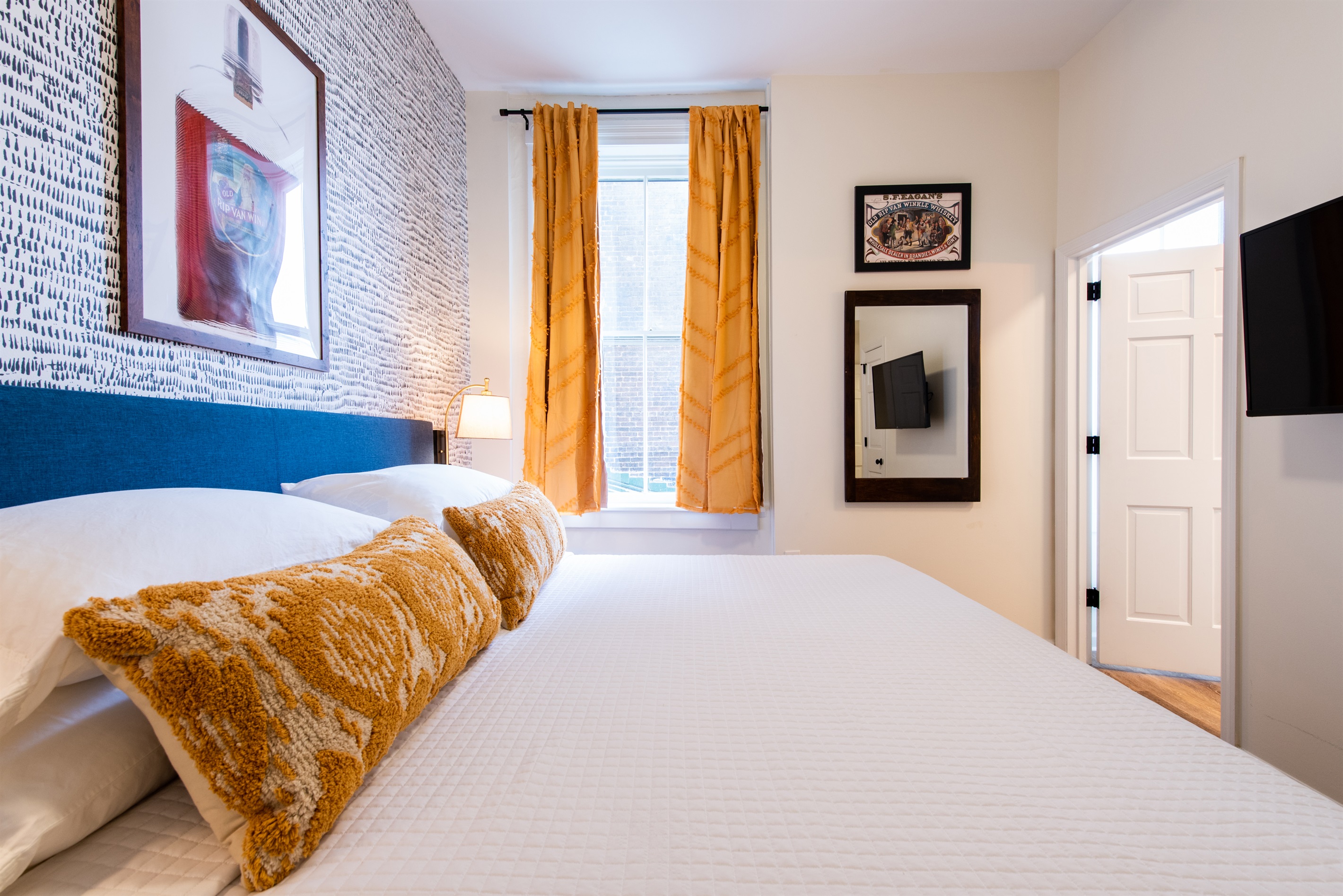 Pappy VanWinkle Bedroom, King Bed, Ensuite Fully Renovated Bathroom, 45" Smart TV, Closet, White Noise Machine.