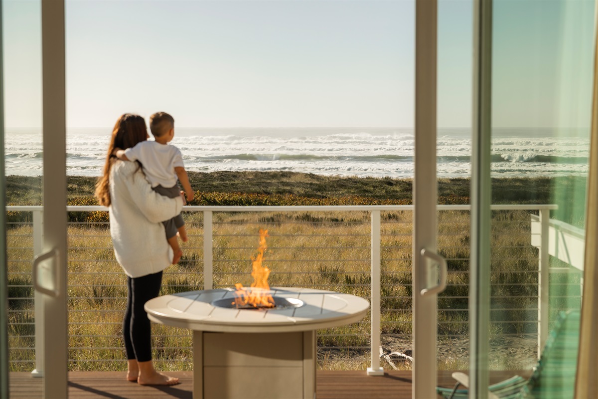 {Master} Unwind on your private oceanview balcony, complete with a fire pit for cozy nights.