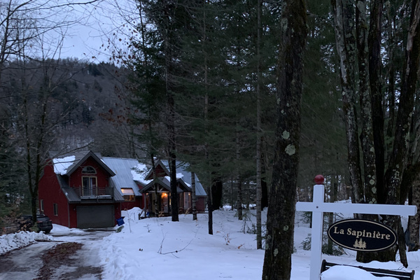 Winter view of cottage from driveway