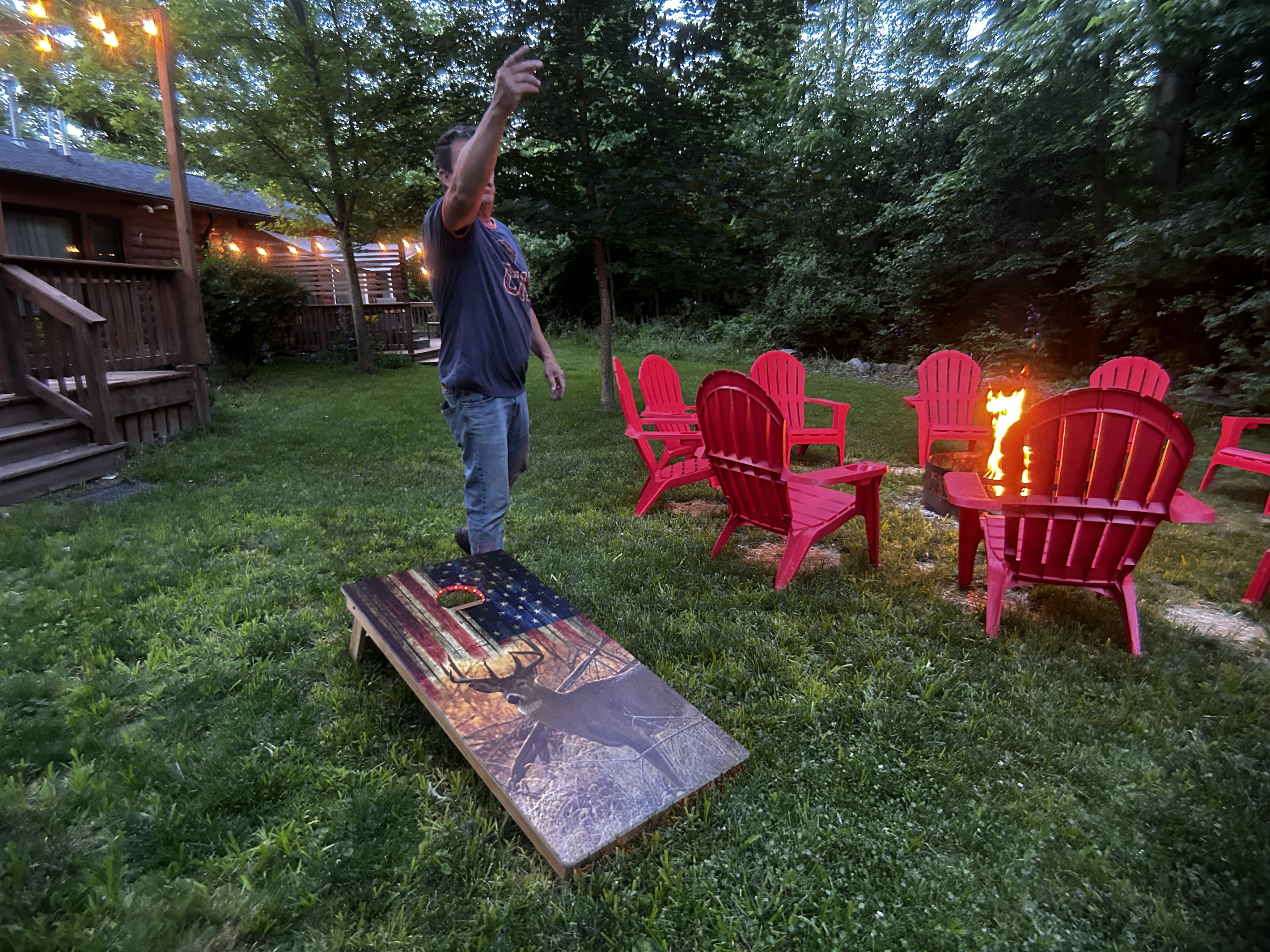 The LED lights on the corn hole boards can make playing in the evening more adventurous. 