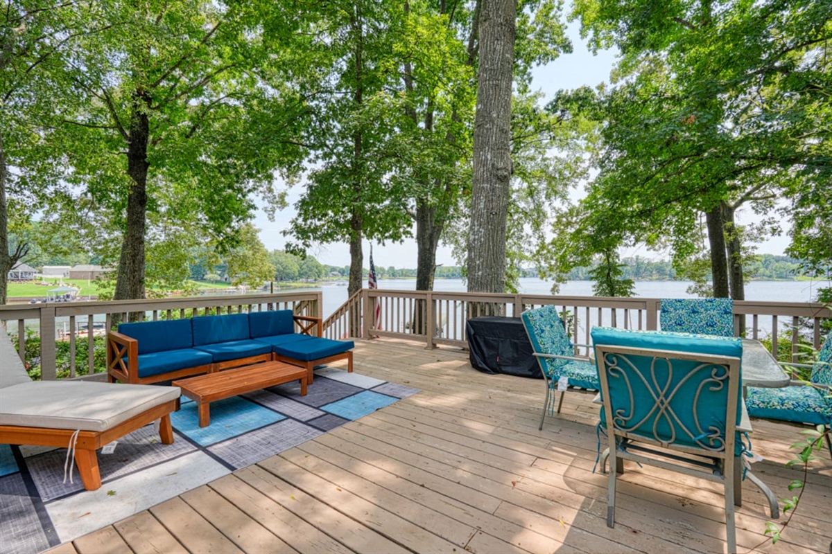 Large Patio overloking lake