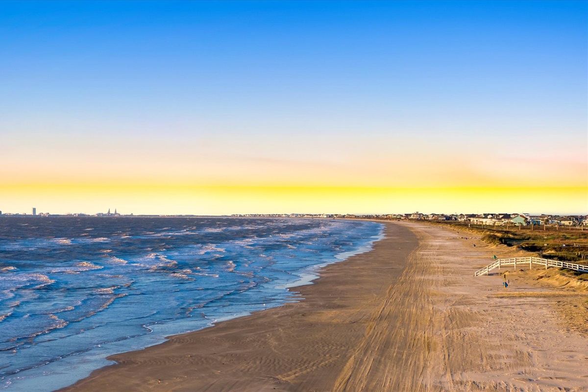 42761955d08444f99ec94c4be3cb6973 Large | Beachhouse | Texas | TX | Vacation Homes | Galveston | Crystal Beach | Kokomo | Breezy Days | Beachfront Elegance | Sunrise Serenity | Southern Sands Property Management, LLC