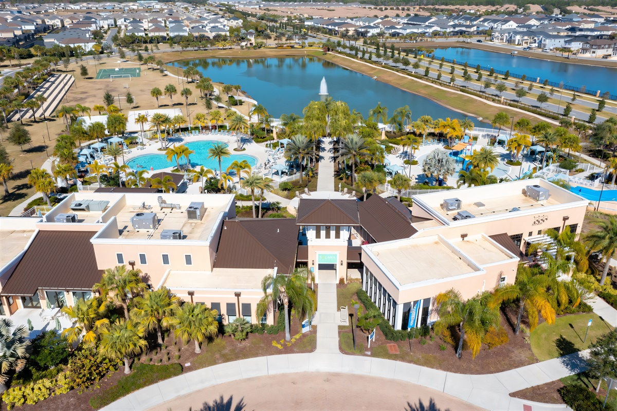 Resort Oasis: Dive into luxury with pools, palm trees, and stunning lake views!