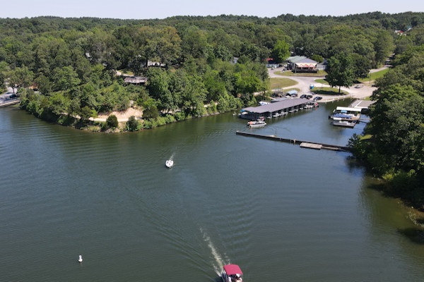 The Lynnhurst resort provides boat and jet-ski rentals, and no-cost kayak use for our guests