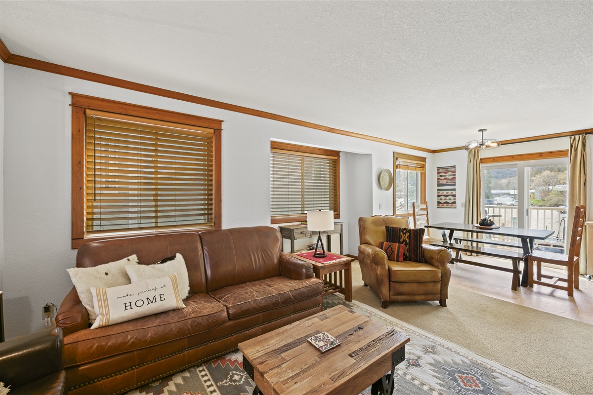 Open concept living/ dining