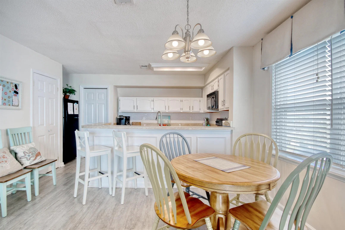 Dining table and breakfast bar seating