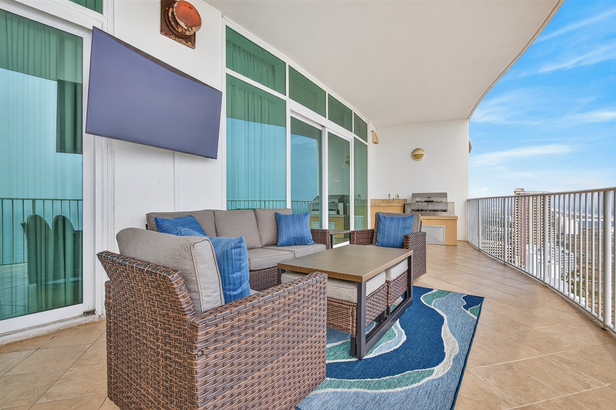 Private balcony, hot tub, TV