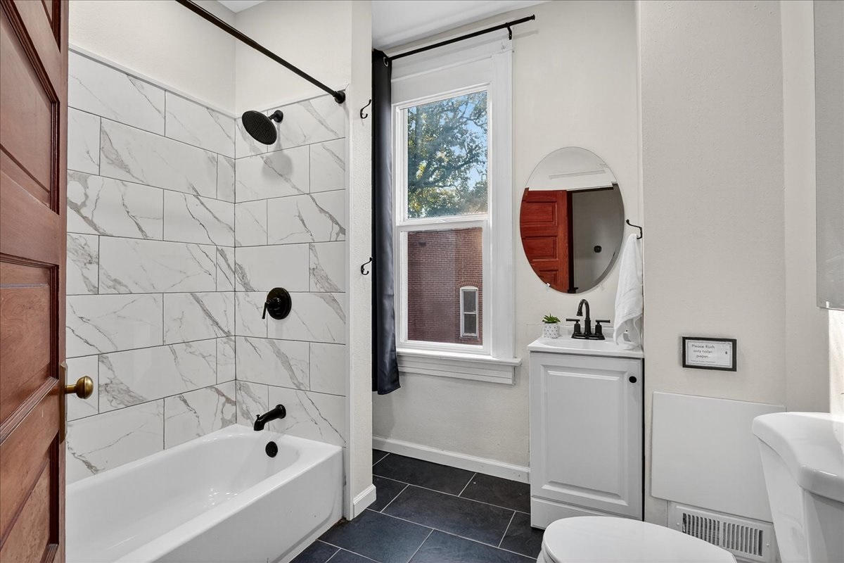Full bathroom featuring a modern tub/shower combo.