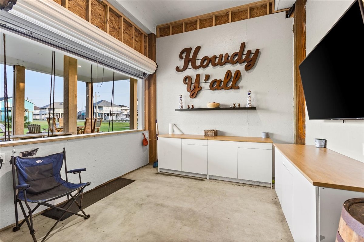 42b907ff03e84a388bd515a42ef1e8bf Large | Beachhouse | Texas | TX | Vacation Homes | Galveston | Crystal Beach | Kokomo | Breezy Days | Beachfront Elegance | Sunrise Serenity | Southern Sands Property Management, LLC