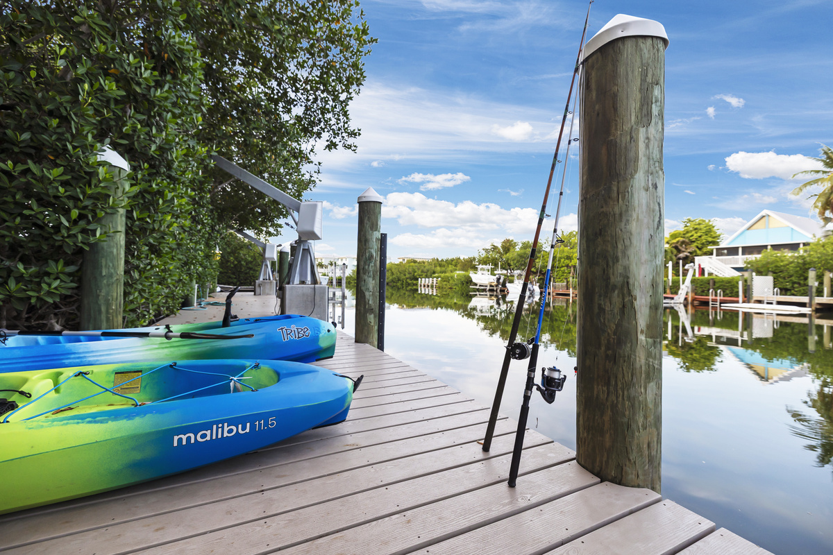 Kayak to the nearby mangrove tunnels.