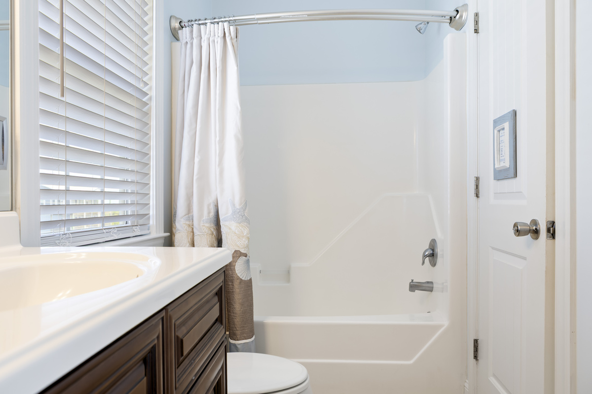Bath linens provided