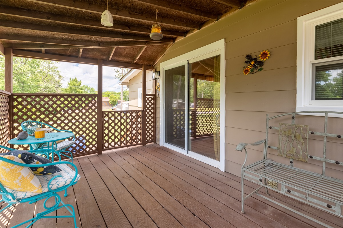 Step outside and unwind. Enjoy morning coffee or evening chats at the bistro table for two or relax on the metal bench.