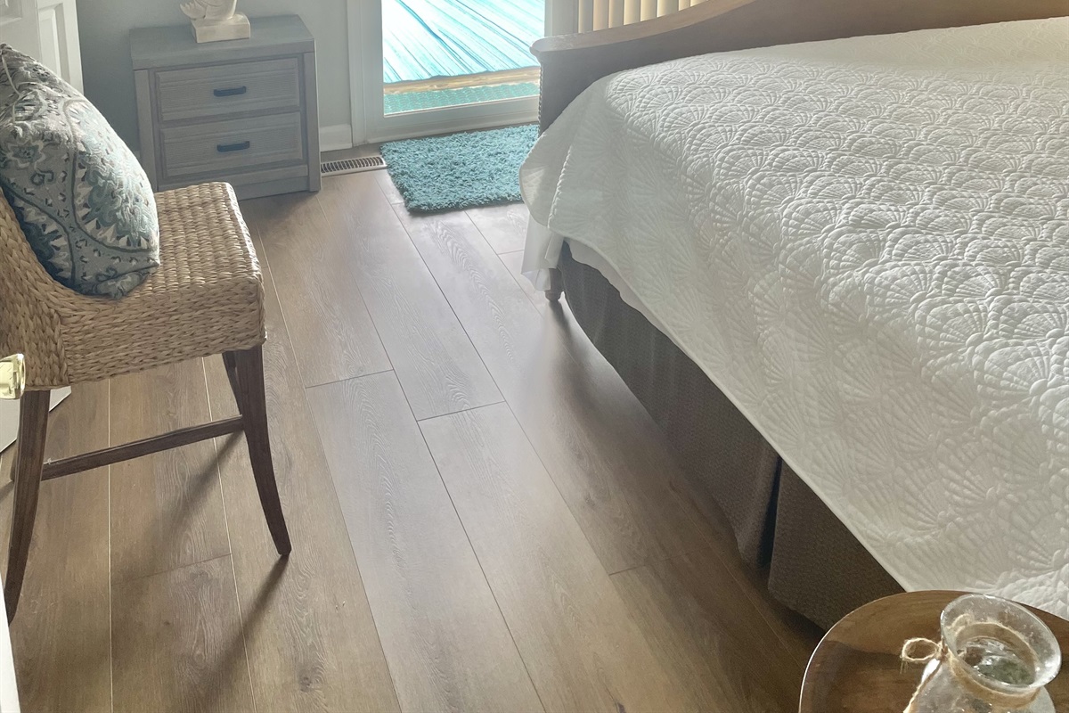 Oceanfront MBR with en-suite bathroom 