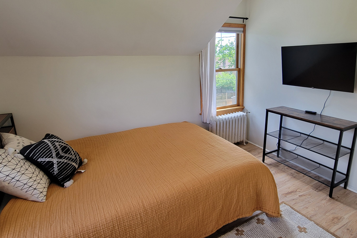 Second bedroom with TV — a cozy extra space to relax after a day in Duluth.