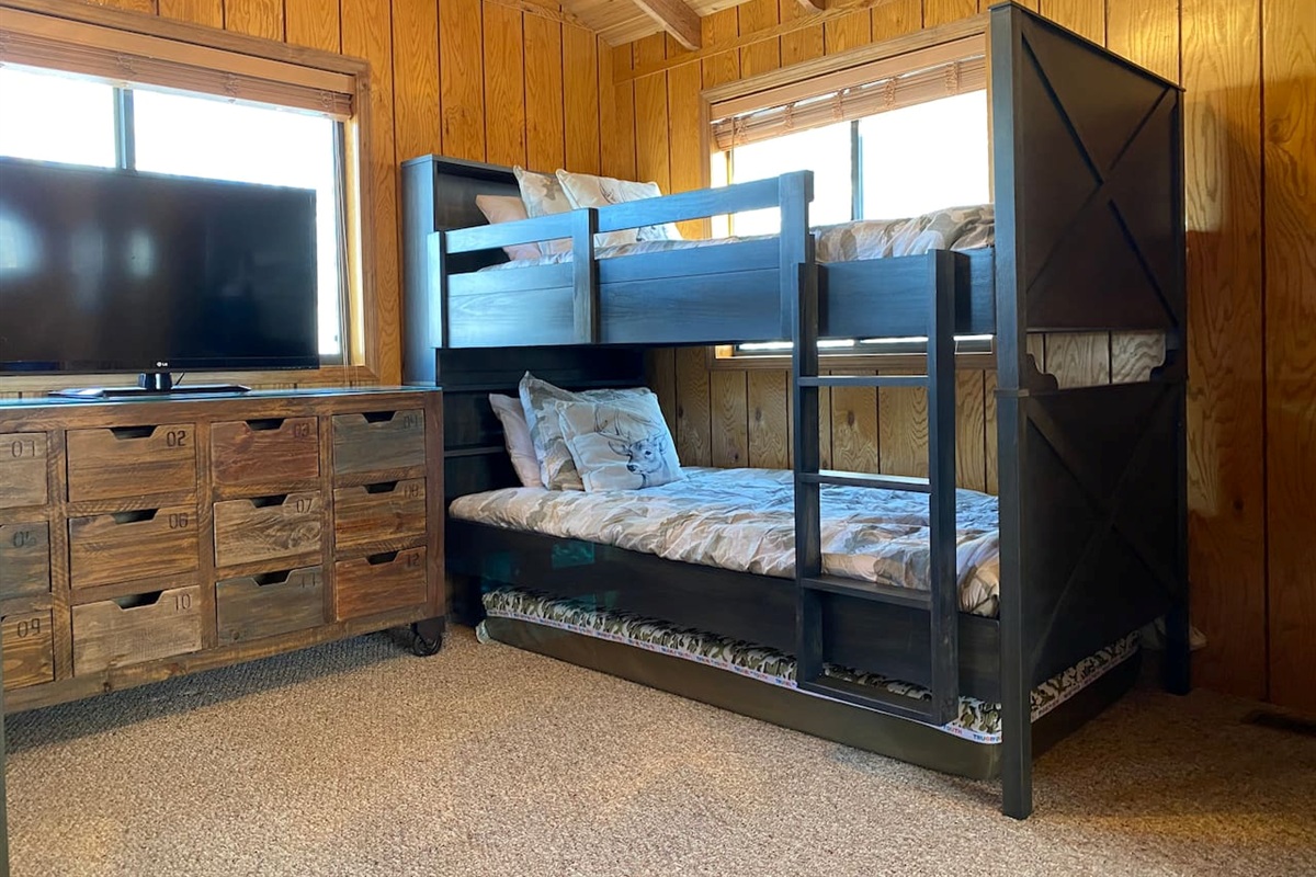 Bunkbed with an extra mattress underneath for kids 