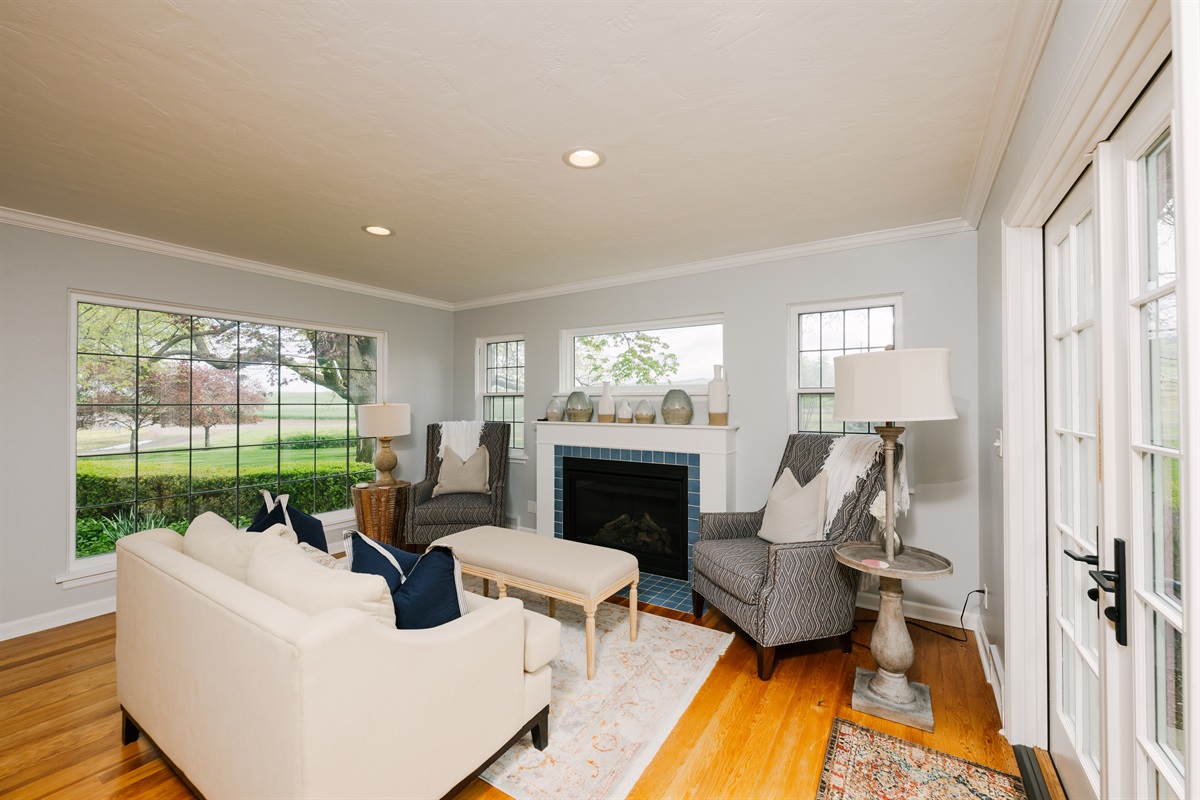 Farmhouse sitting area in living room w/gas fireplace. 