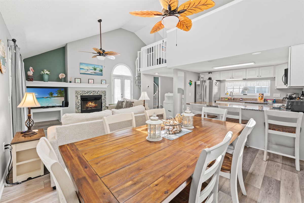 Dining area with seating for 6