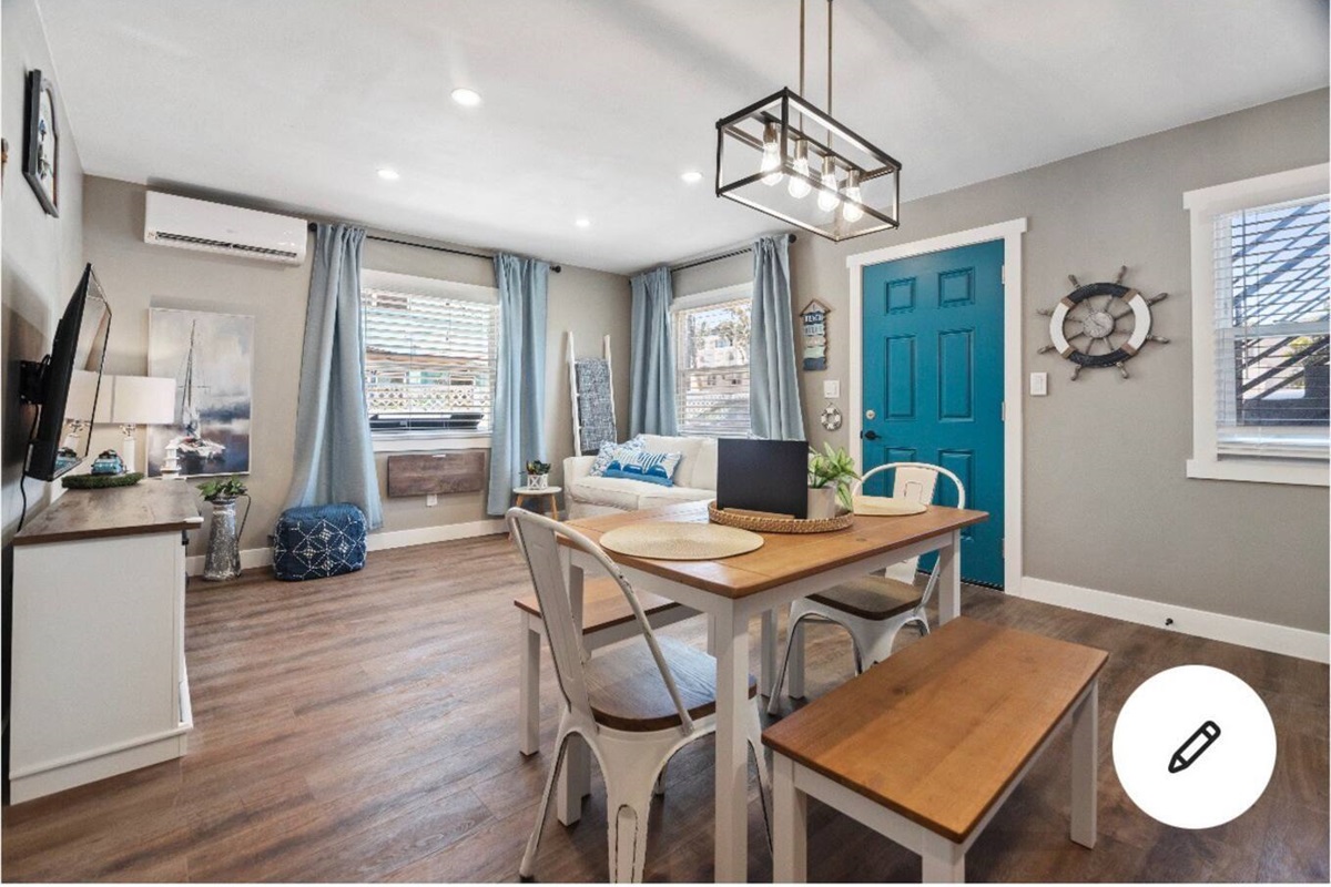 Livingroom and dining area