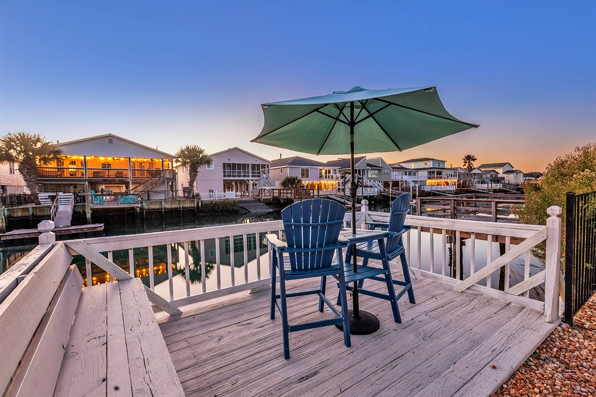 Whether you’re fishing or just chilling, the observation deck offers the perfect escape by the water!