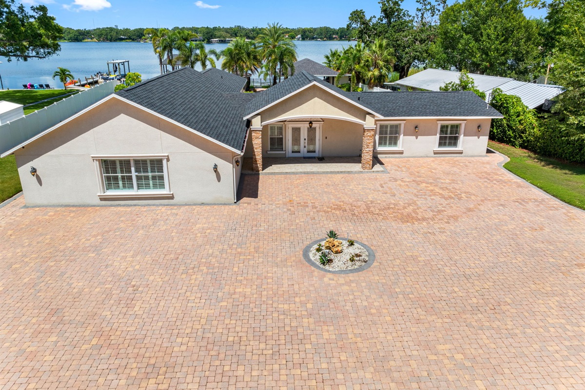 Spacious Driveway