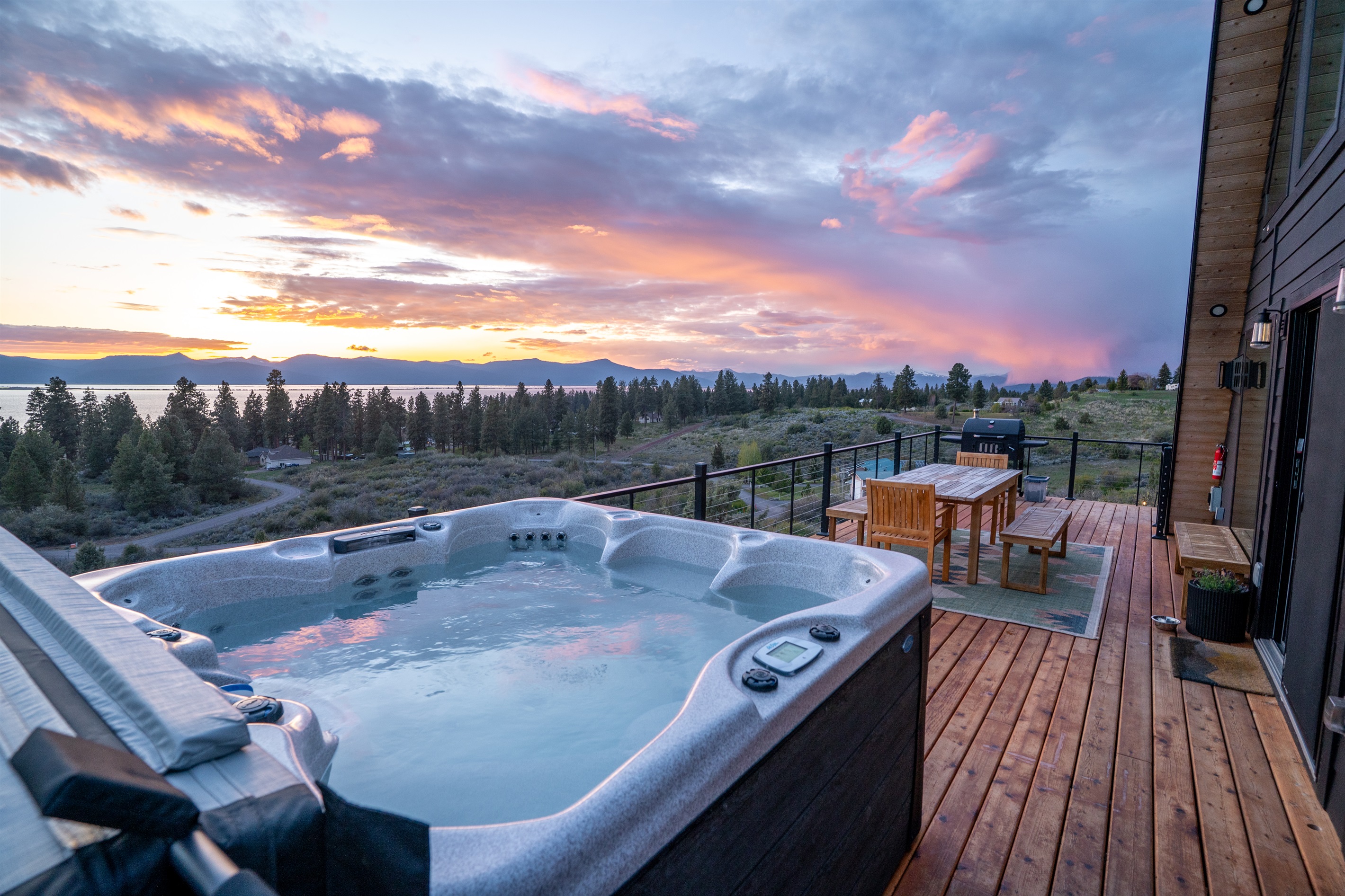 Views of Big Sky, Mountains, Lake and Nature from the Hot Tub