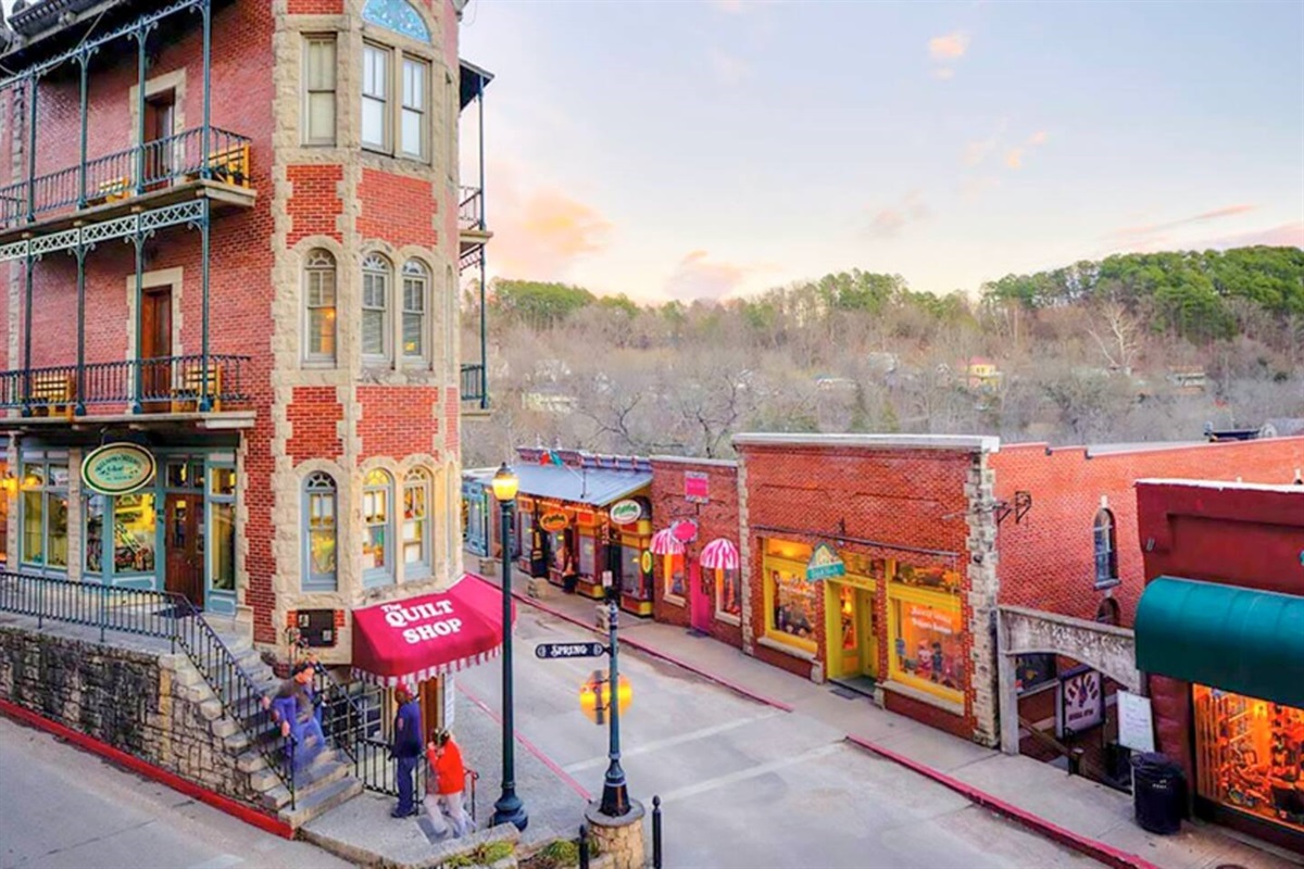 Master Suite above CH Nightly Lodging in Eureka Springs, AR