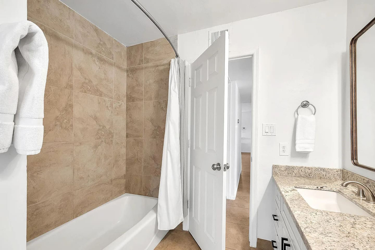 Thunderbird Home photo 19