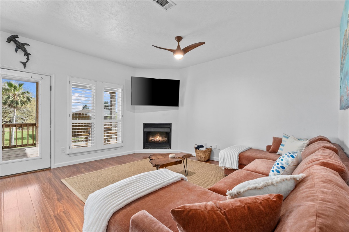 42fd86d539a14a1d8539e7100d68a9f1 Large | Beachhouse | Texas | TX | Vacation Homes | Galveston | Crystal Beach | Kokomo | Breezy Days | Beachfront Elegance | Sunrise Serenity | Southern Sands Property Management, LLC
