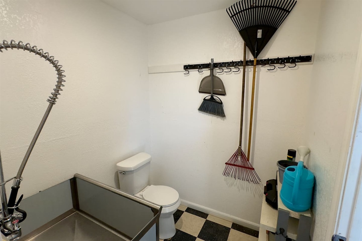  A shelving unit with cleaning supplies and paper towels ensures guests have everything they need.
