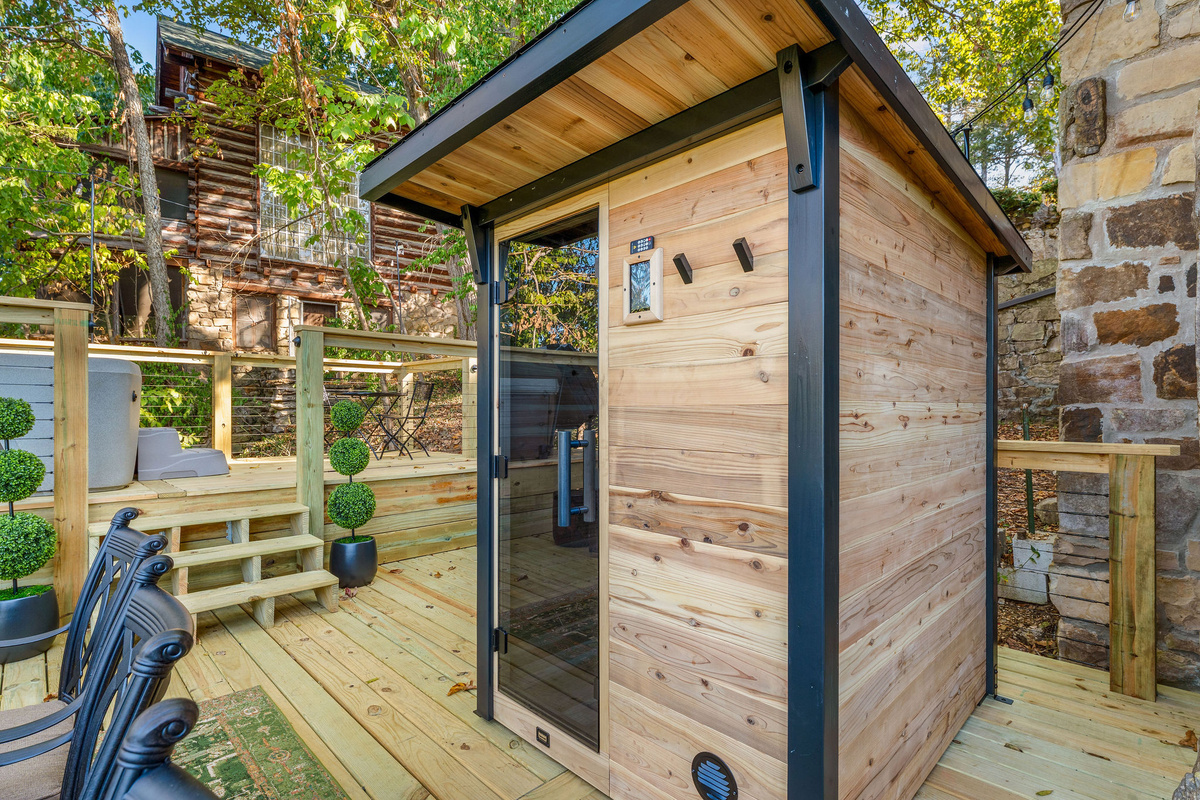 Your own private sauna, just steps from the hot tub. 🧖‍♀️✨