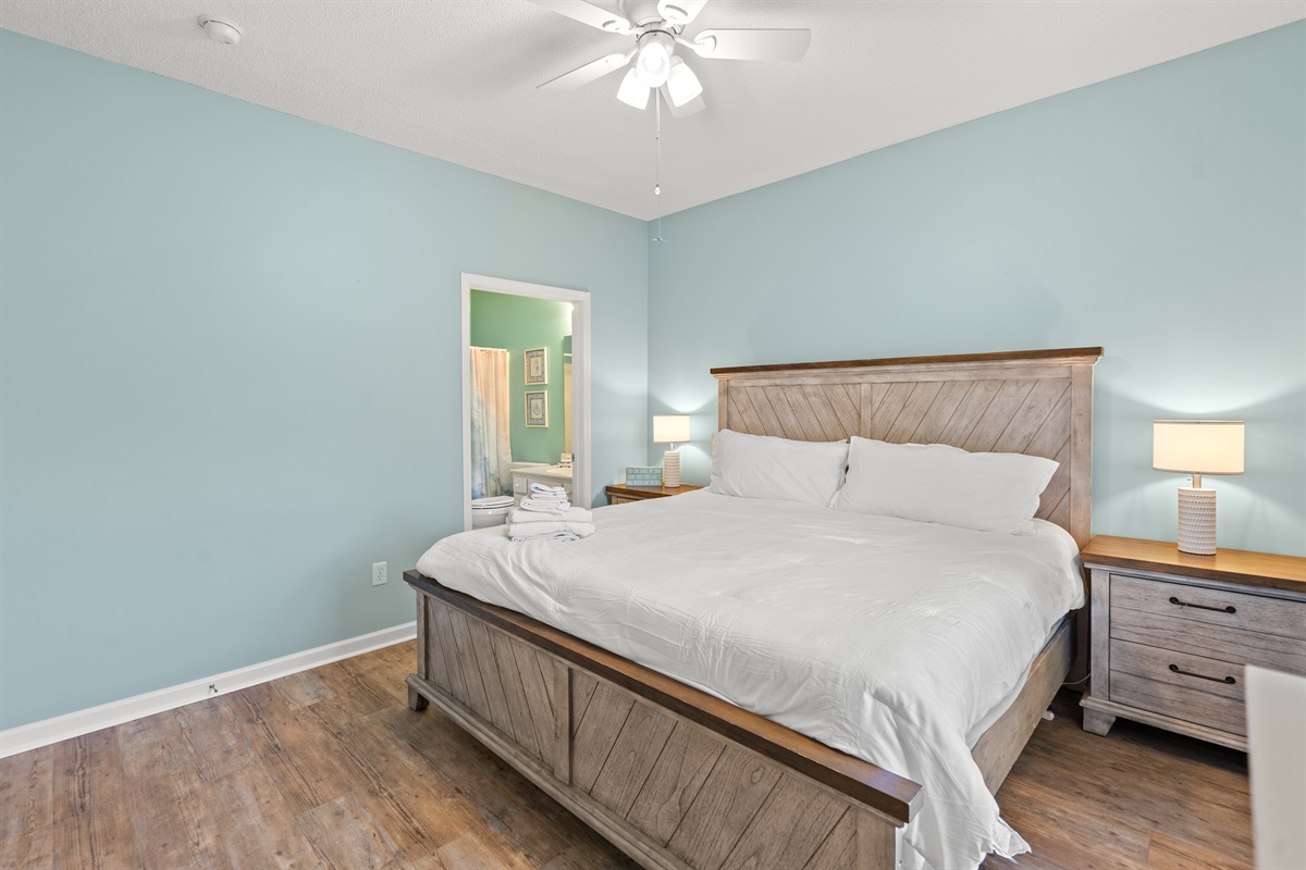 Large Main Bedroom with King bed and ensuite