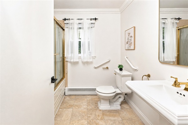 Downstairs full bathroom with Jacuzzi tub