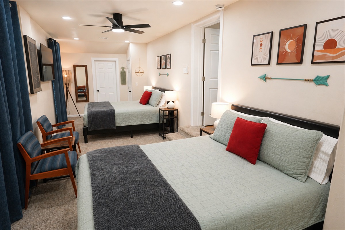 Bedroom 2 - 2 Queen Beds
