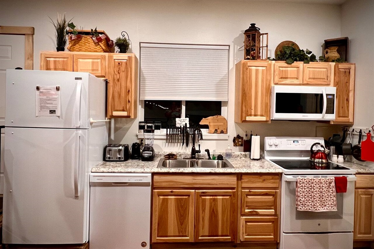 The second kitchen, located in "The Great Room" is equipped with even additional items to make your stay even more relaxing.
