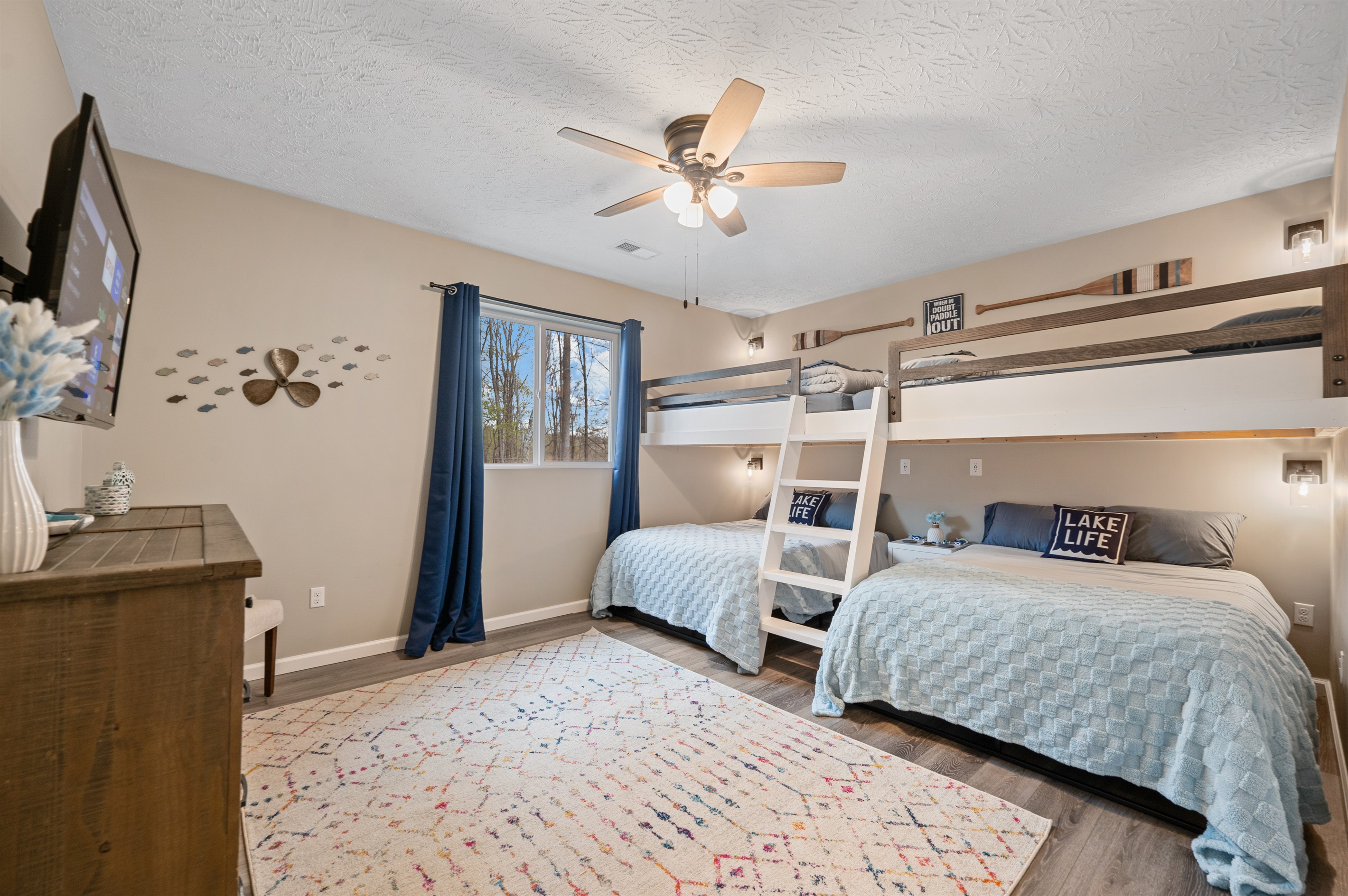 Perfect for families or groups, the bunk room features four full-size beds, each with its own individual reading light for comfort and convenience.