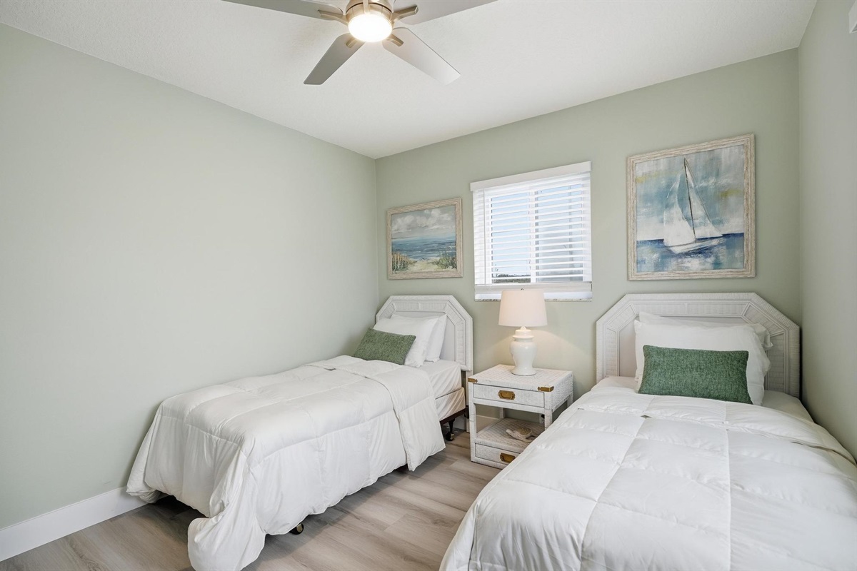  Bedroom 2 -2 Twin beds, a closet, and a TV 