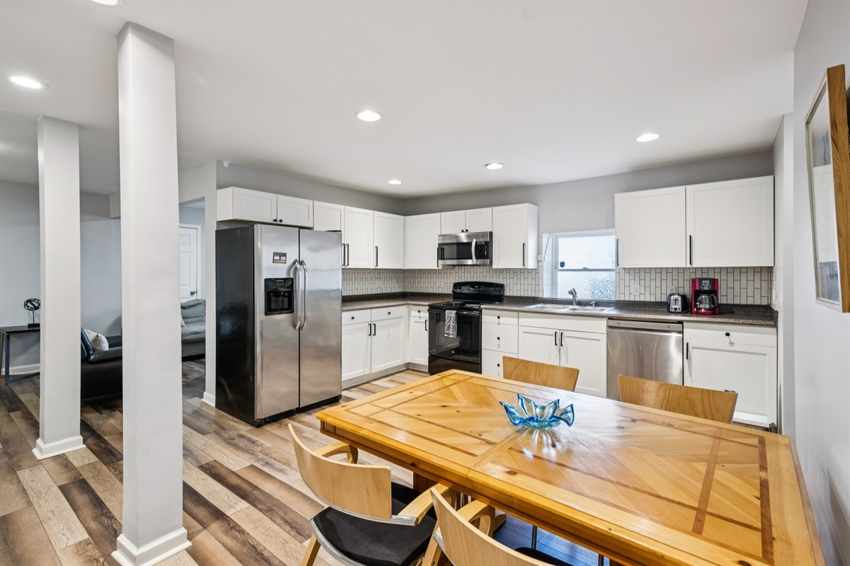 The kitchen and eating area