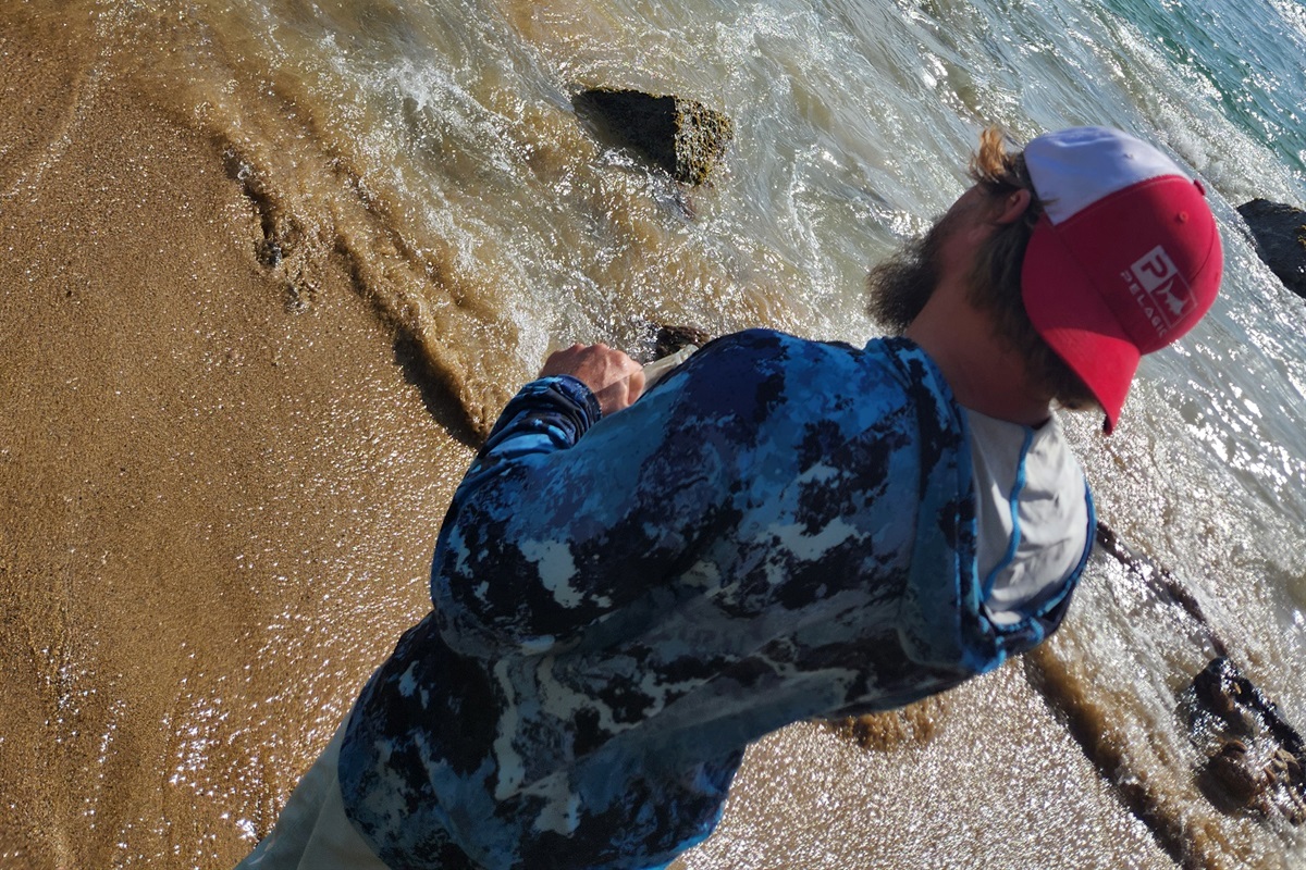 Beachfront Bliss: Dive into adventure with direct access to pristine sandy shores!