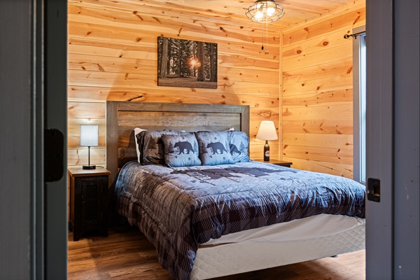 Bedroom 2 - Queen Bed