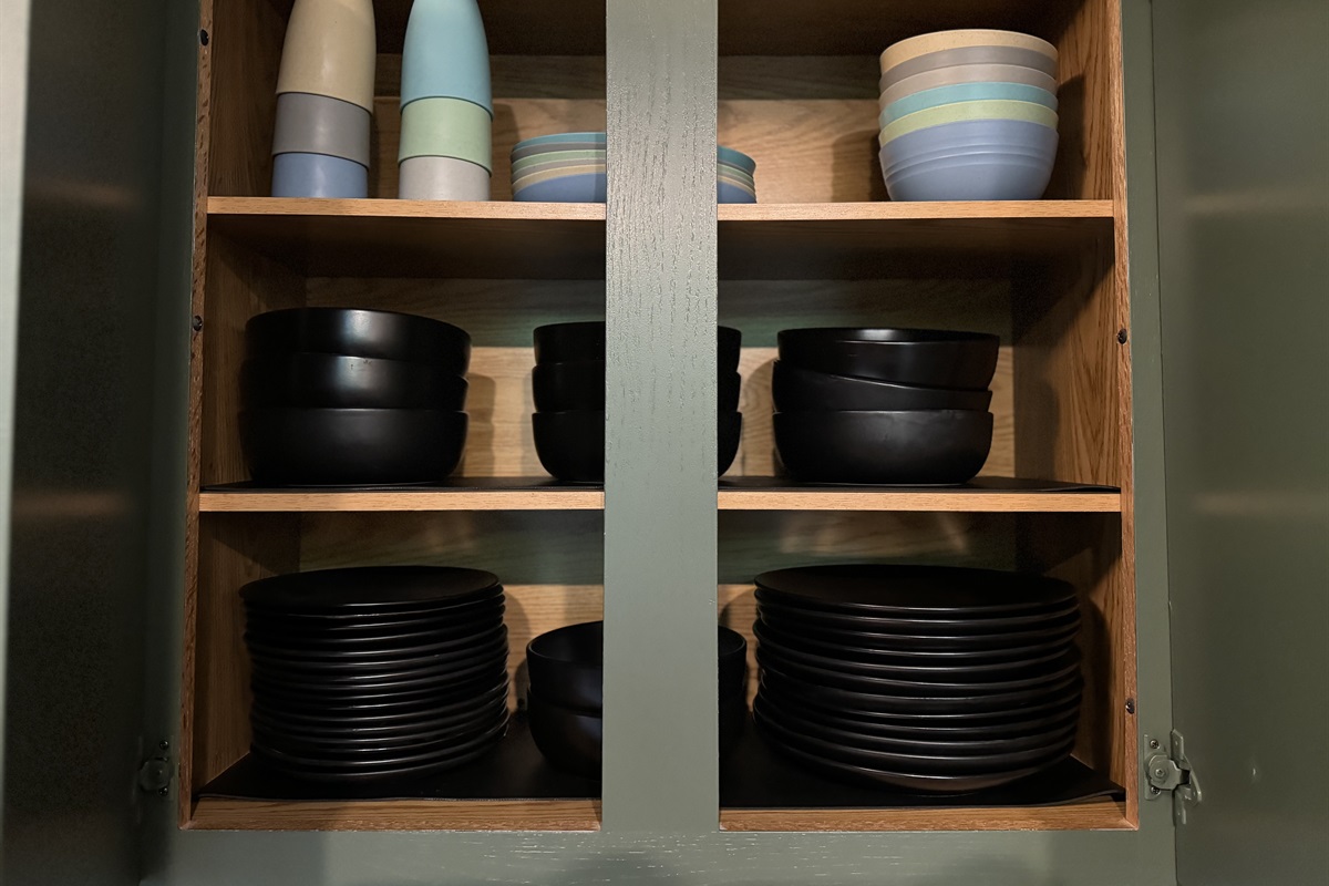 “Flatware, bowls, and kid-friendly sets — ready for every meal.”