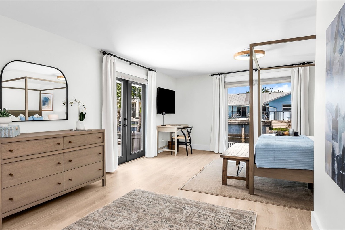 The primary king suite feels like your own private resort—featuring panoramic views of the pool and lake, seamless indoor-outdoor flow, and a newly renovated spa-inspired ensuite. Thoughtfully styled with designer finishes.