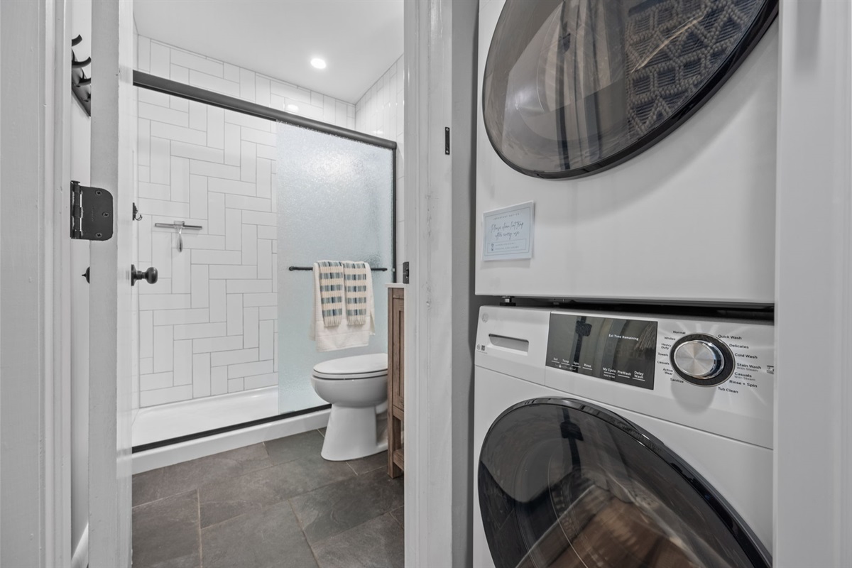 Convenient stacked washer & dryer to keep your beach days hassle-free