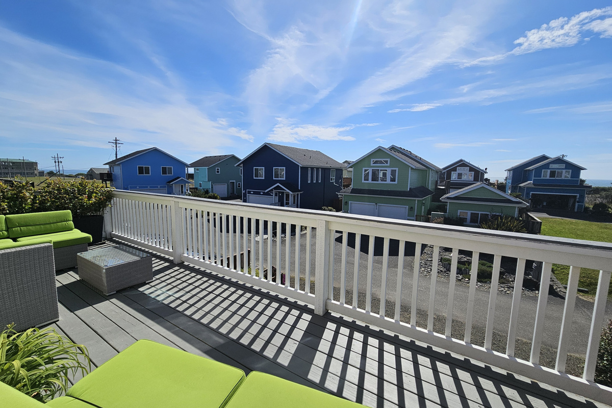 We are high on the bluff on the north edge of town with glimpse ocean views spanning 360 deg