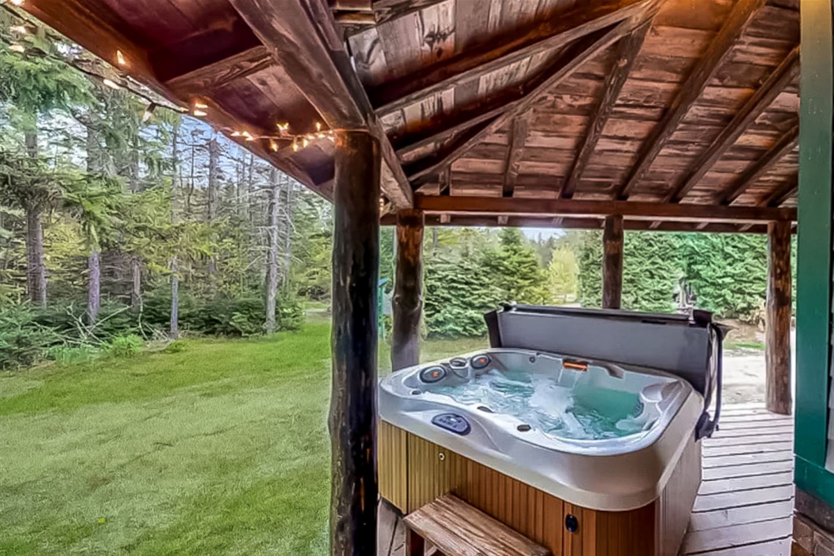 Sink into the hot tub and let the day’s ski adventures melt away.