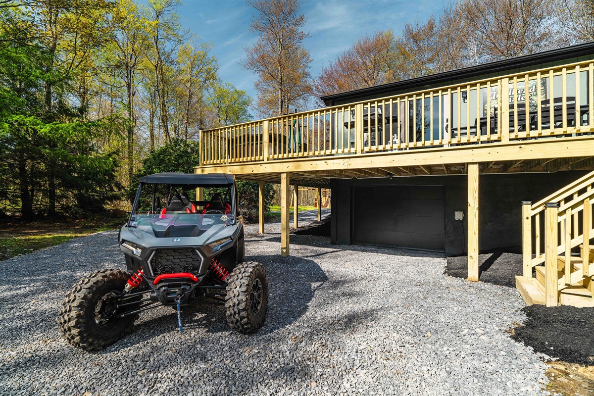 🛻 Pull-through gravel with room for toy haulers and trailers. *(UTV shown is not included — rent from our partners at Denton Go, 5 min away; rental info sent to every guest after booking.)*
