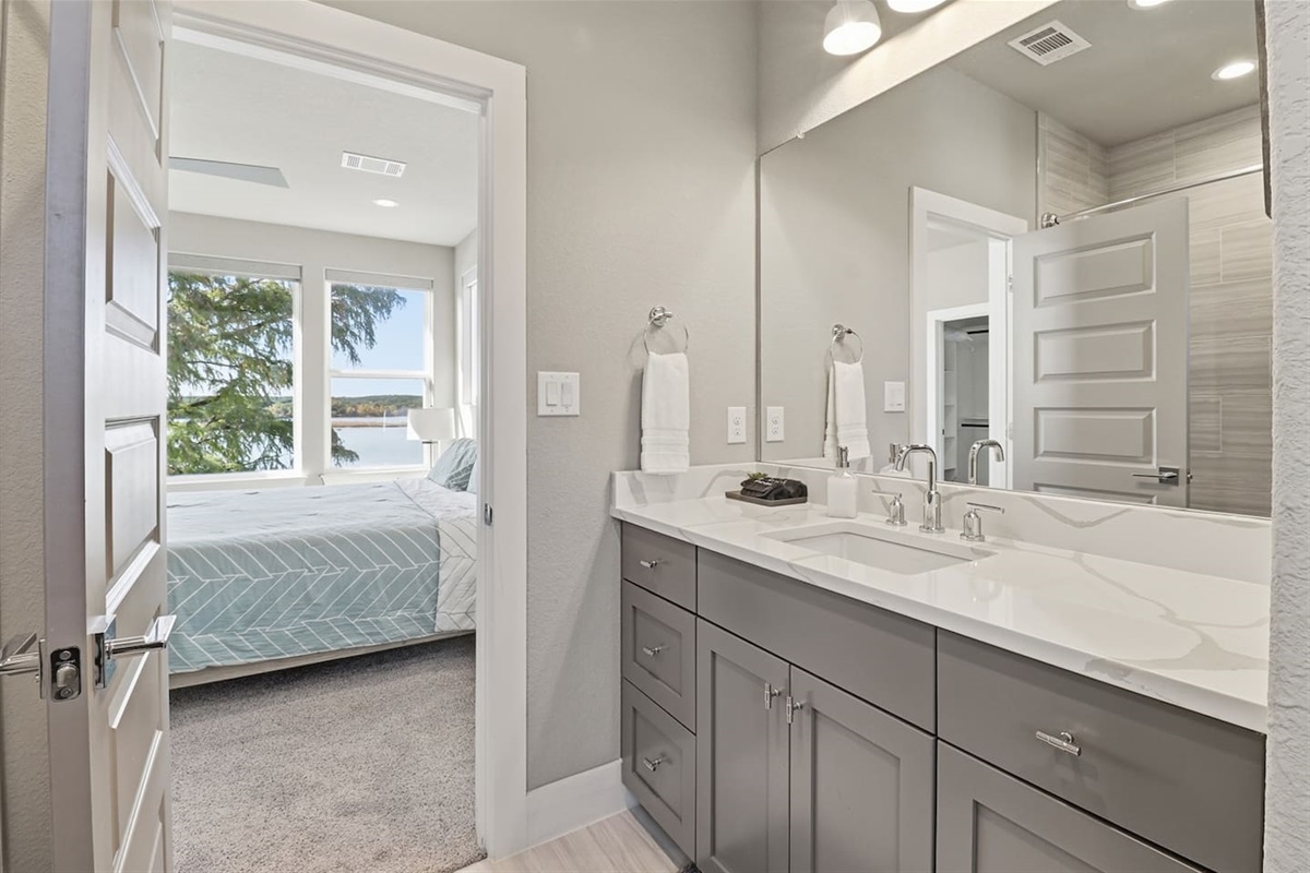 Bedroom 4 Ensuite Bathroom