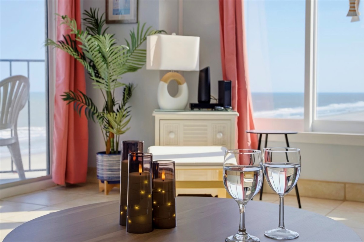 Large windows bring the oceanfront setting into the room, filling the studio with natural light and sunrise views. This is the spot for morning coffee, quiet conversation, or simply watching the sky change over the water. ⭐