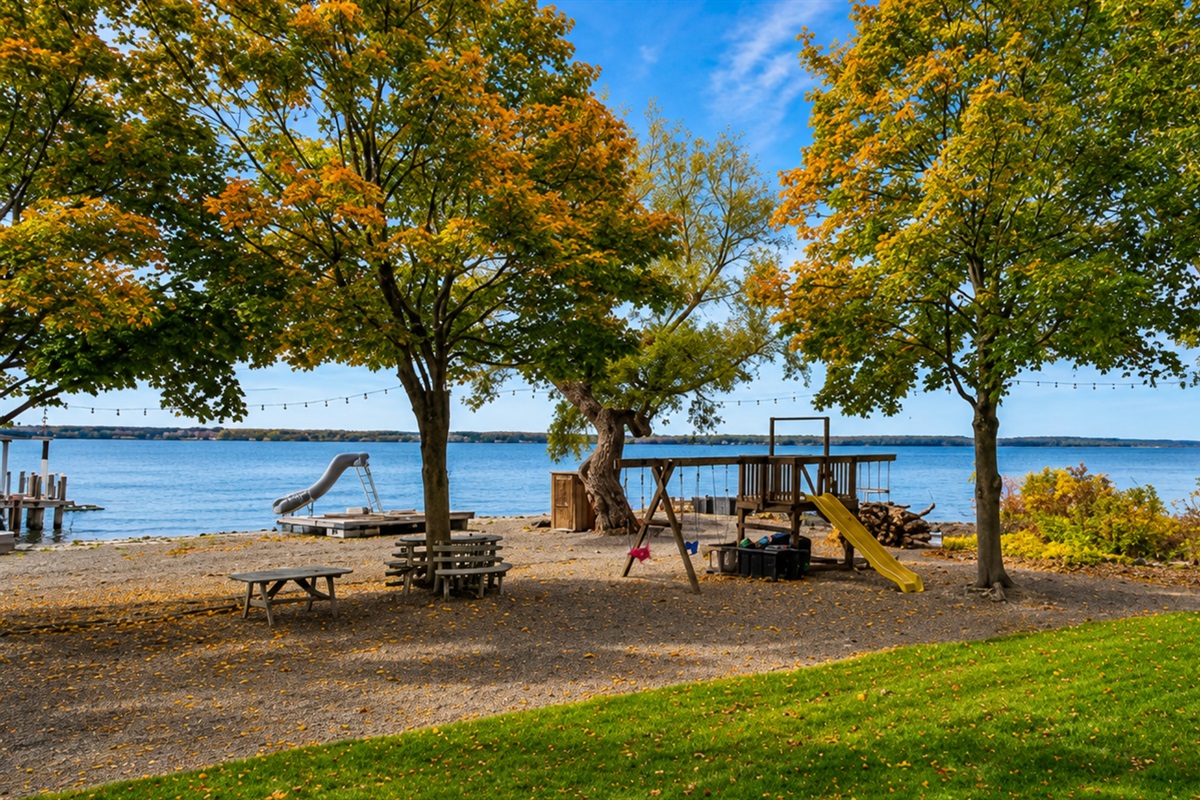 Relax lakeside under the shade with unbeatable views.