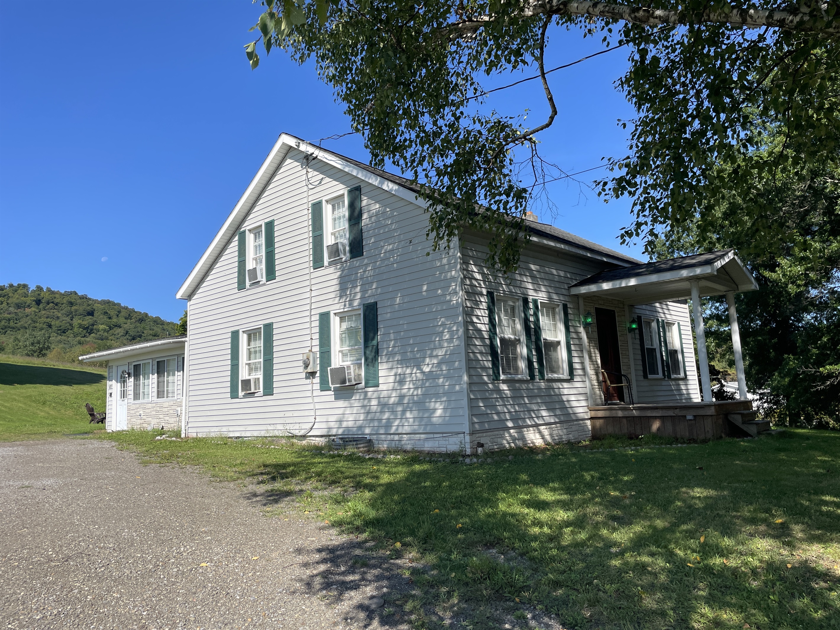 Roundtripper side elevation and parking area.