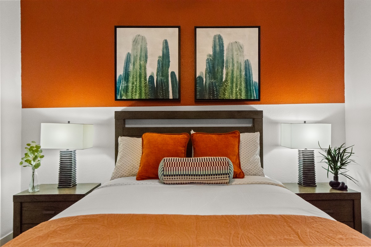 🏠 The perfect place to relax in this queen sized bed